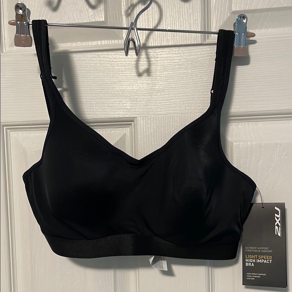 2XU Light Speed High Impact Sports Bra - size 34C